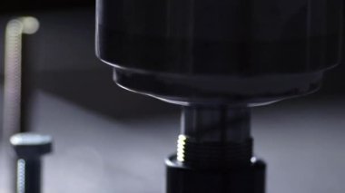 Alüminyum ağır çekimde makinede tek bir parça dışarı fabrika kesme yatak vücut oluşturma.