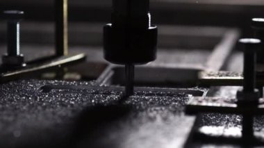 Modern üretim alüminyum levhalar oluşturulması için. Güzel Delme işlemi