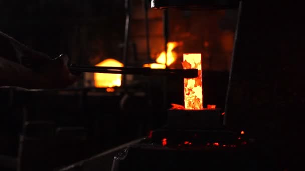 Forja de martillo forjado gota — Vídeo de stock