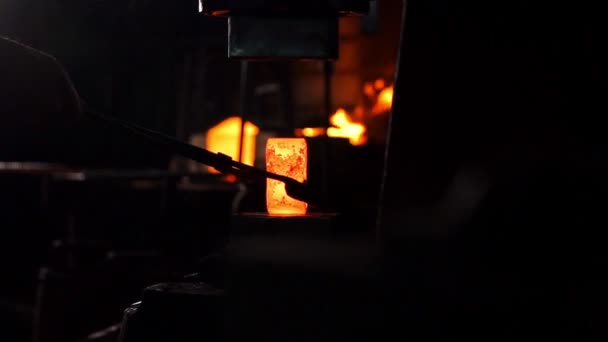 Forja de martillo forjado gota — Vídeo de stock