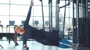 Spor salonunda statik yük dairesel eğitimi