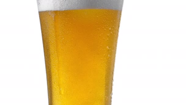 Burbujas de cerveza. Oro burbujas de cerveza fondo macro . — Vídeo de stock