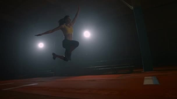 The camera follows the jumping athlete in slow motion. Professional sports long jump — 图库视频影像