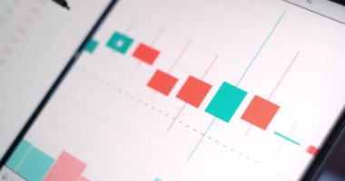 Ekran modern ticaret ve yatırım değerlendirme teknolojilerindeki grafik ve tablolardan veri analizi ve seçimi. Borsa ve borsadaki oyun..