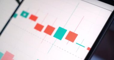 Ekran modern ticaret ve yatırım değerlendirme teknolojilerindeki grafik ve tablolardan veri analizi ve seçimi. Borsa ve borsadaki oyun..