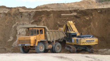 Rossoş, Voronezh bölgesi, Rusya Federasyonu - 8 Temmuz 2016: chalk pit. Tarak yere digs