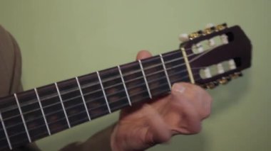 Parmak oyun klasik gitar, yakın çekim