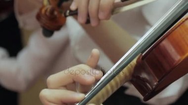 Closeup el Keman çalmaya kız