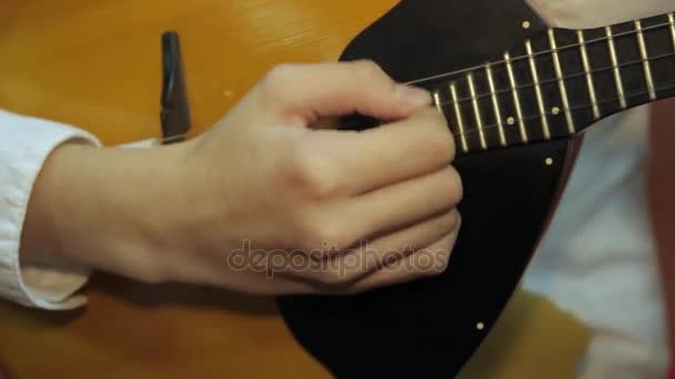 Girl playing the lute, domra close-up — Stock Video