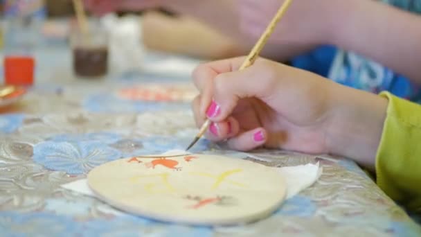 Baby hand paint traditional Easter egg, closeup. — Stock Video