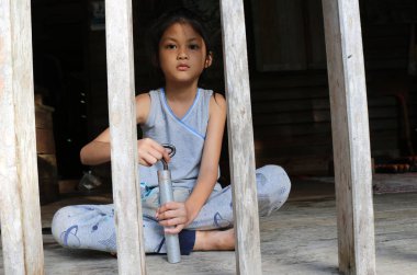 Yerel evde Asyalı kızlar.