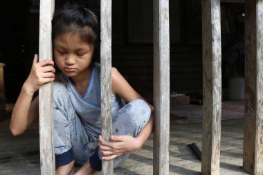 Yerel evde Asyalı kızlar.