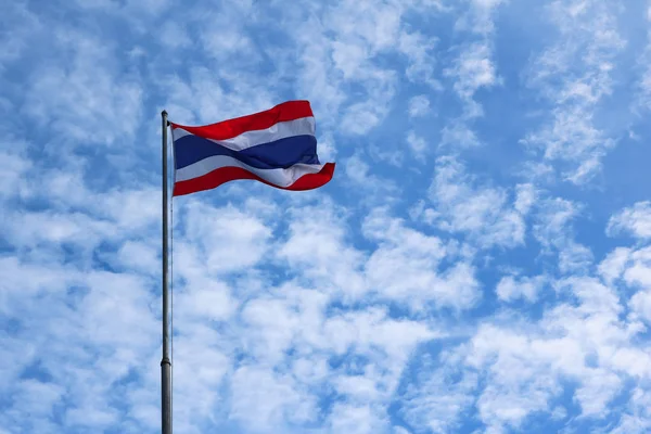 Drapeau de la Thaïlande avec le ciel . — Photo
