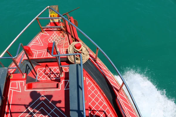 Paseo en barco con la sombra del fotógrafo . — Foto de Stock