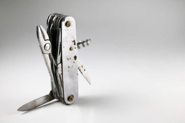 Eski çok işlevli bıçak.