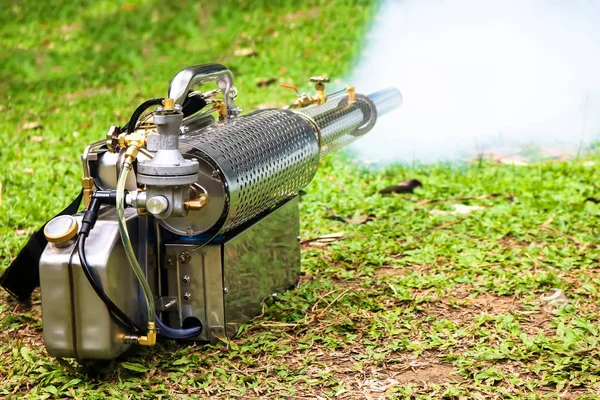 Máquina de fumaça e fumaça . — Fotografia de Stock