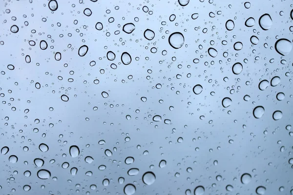 Eau, gouttes de pluie sur verre . — Photo