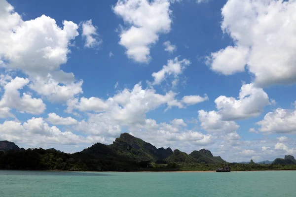 Pattern of white clouds streaming by wind with blue sky.