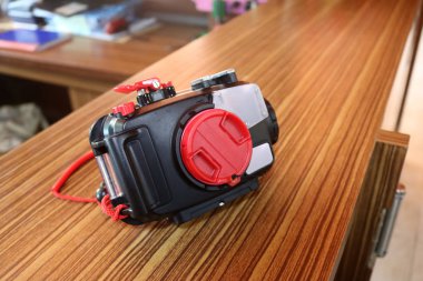 Kompakt dijital fotoğraf makinesi için konut. 