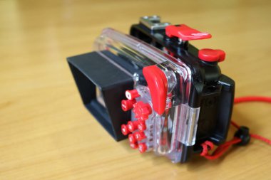 Kompakt dijital fotoğraf makinesi için konut. 