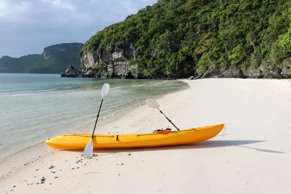 Kayak sur la plage de l'archipel île . — Photo