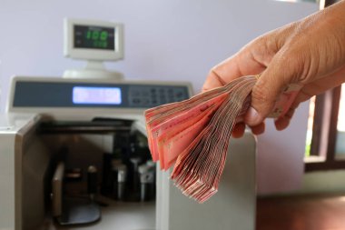 Tayland baht banknot ile elektronik para sayaç makine