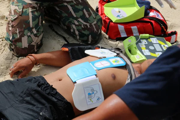 CPR ve en düşük Aed sahilde, kurtarma ve ilk yardım eğitim 