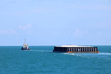 Tekne veya kargo gemisi denize ulaşım hareket çekme ve