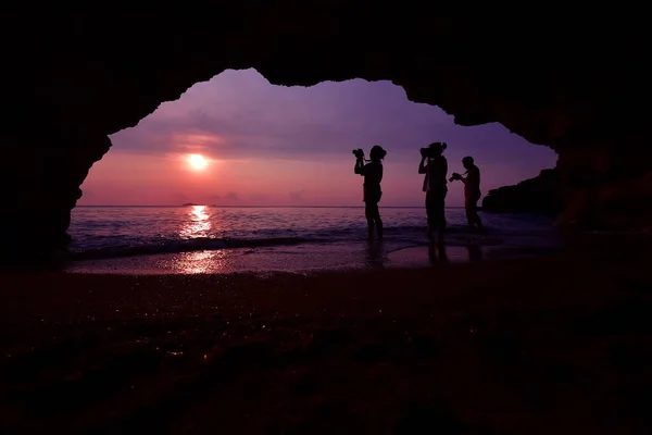 Silhouette Woman Standing Using Camera Take Picture Front Cave Morning — Stock Photo, Image