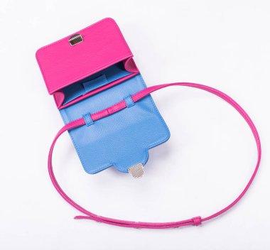 Beyaz izole renkli kadın çanta