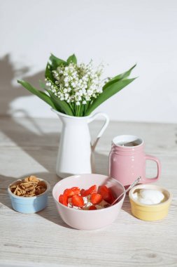 Süzme peynir kahvaltı ile çay