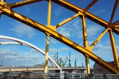 Yeşil turnalı sanayi manzarası