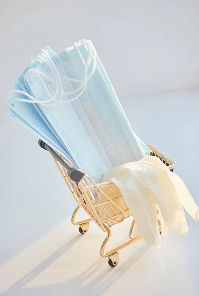 바이러스 코로나 바이러스 마스크 라텍스 장갑을 의사고 판매에 — 스톡 사진
