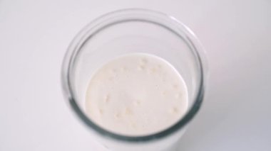 Hamur mayası (brew) buğday unu, maya ve su üretti ve pizza, ekmek veya her türlü hamur işi için kullanıldı. Maya hamur başlatıcısının (mayalama) yatay zaman dilimi videosu)