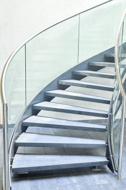 Modern ofis sarmal merdiven dikey