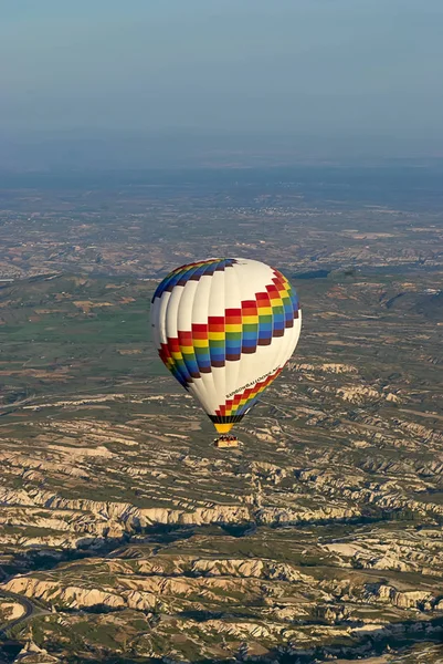 Reggel völgy felett repülő léggömbök. Cappadocia. Törökország — Stock Fotó