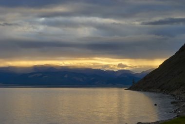 Sunset bulvarında göl Khvsgl (göl Khuvsgul) Moğolistan