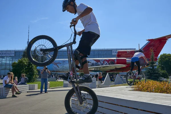 Bisiklet akrobasi Moskova Fuar