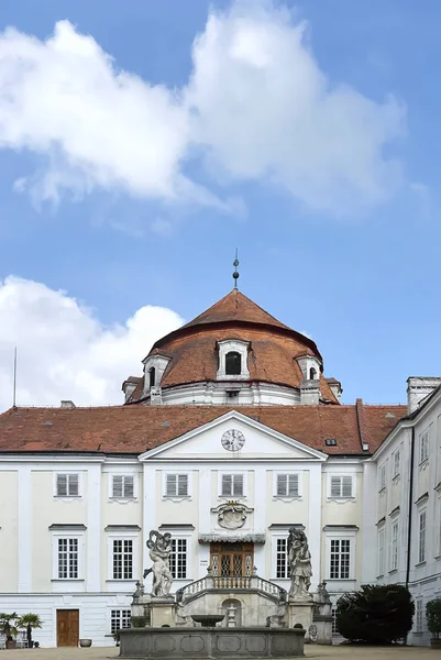 巴洛克风格的城堡Vranov nad Dyji — 图库照片
