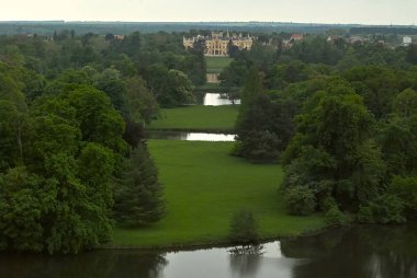 Lednice, Çek Republi - 07 Mayıs 2013: Lednice-Valtice - Park ve Mayıs, South Moravia'deki / kale