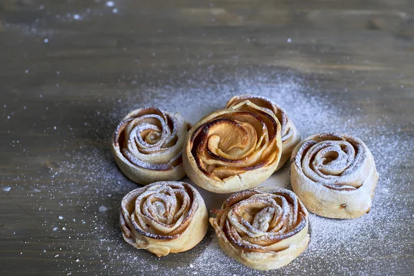 Seis Piezas Deliciosa Dulce Pastelería Forma Rosa Con Relleno Manzana — Foto de Stock