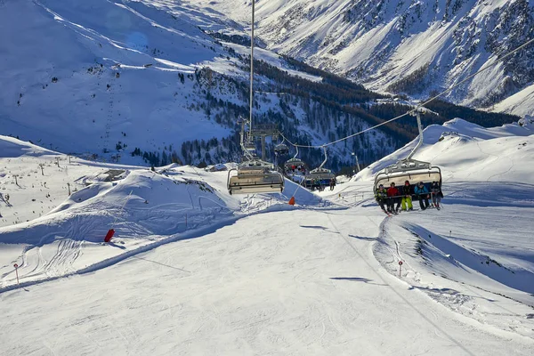 Ischgl Österrike December 2017 Stols Hairlift Lyfter Berg Skidåkare Familj — Stockfoto