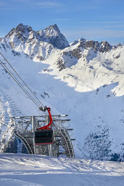 Modern Felvonókkal Osztrák Alpok Ski Resort — Stock Fotó