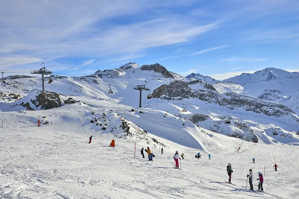 Ischgl Ausztria 2017 December Téli Üdülőhely Sípályák Között Hegyek Háttérben — Stock Fotó