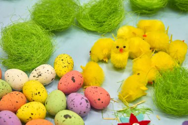 Yaratıcılık kavramı - Paskalya zanaat süsleri el yapımı ev iç dekorasyon için