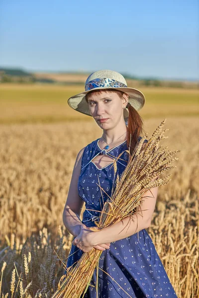 Лицо На Поле Фото