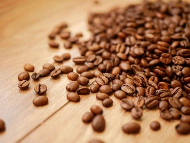 Kahve çekirdekleri ile ahşap arka plan