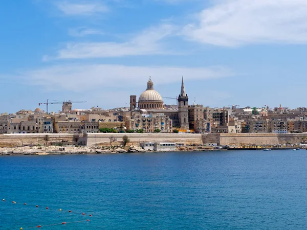 Vacker utsikt över havet och staden Valletta. Förenade kungariket. — Stockfoto