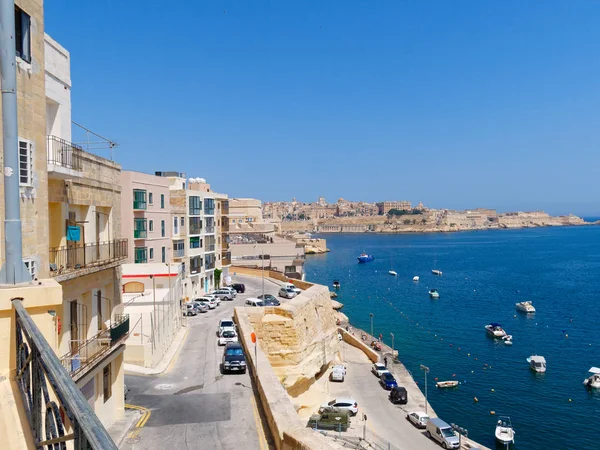 Східне узбережжя Біргу. Панорама моря. Мальта — стокове фото