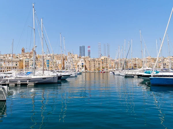 Utsikt över den vackra Vittoriosa Yacht Marina. Isla, Malta — Stockfoto